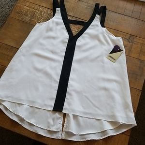 5/$25 Project Runway White Black Sleeveless Top